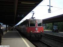Die Re 421 383-1 zog am 25.7.05 ausnahmsweise den IR 788 nach Z�rich HB, aufgenommen bei der Einfahrt in Landquart.