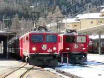 RhB - Ge 4/4 601 vor Regio nach Scuol und Ge 6/6 701 vor G�terzug im Bahnhof Pontresaina am 07.04.2010