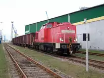 298 306 im �bergabebereich zum Stralsunder Nordhafen am 09.April 2010.