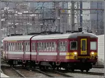 Die saubere AM63 250 f�hrt am 28.03.10 in den Bahnhof Li�ge Guillemins ein. (Jeanny)