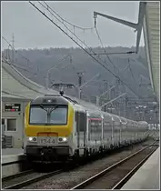 Ein nichtendenwollender IC A Eupen-Oostende erreicht den Bahnhof Li�ge Guillemins am 28.03.10 mit 6 minutiger Versp�tung. (Jeanny) 