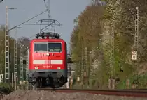 111 009-7 mit dem RE10424 und 10 Minuten Versp�tung auf dem Weg nach Aachen am Km 25.8 zwischen Geilenkirchen und �bach-Palenberg 18.4.10