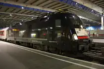 Den Nachtzug Richtung Hamburg und Berlin brachte am 29.03.10 die 182 572-8 von M�nchen - Ost zum Hbf.