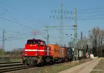 MaK G 1000BB DH711 der HGK zieht einen Containerzug von Hamburg-Waltershof in den Rbf Alte-S�derelbe. Aufgenommen am 17.04.10.