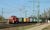291 010-7 zieht einen Containerzug von Hamburg-Waltershof Richtung Rbf Alte-S�derelbe. Im Hintergrund versteckt die K�hlbrandbr�cke. Aufgenommen am 17.04.10.