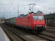 145 044-4 fuhr am 21.04.2010 durch Remagen. Wegen Gleisbauarbeiten begegnete mir dieser Zug nicht wie gew�hnlich am Bahnsteig, sondern auf einem der anderen Gleise.