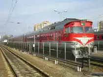 In Vilnius stand dieser sch�ne Triebwagen, Baureihe m��te DR1A sein. Er fuhr nach Varena. 29.03.2010/16:43 Uhr. 