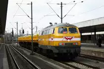 216 032 mit einem kurzen Bauzug am 22.4.10 in Hannover HBF.