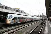 411 022 mit dem 175-Jahre-ICE in Hannover HBF am 22.4.10.