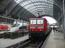 143-031 schiebt am 26.7.2005 RB nach Koblenz , hier in Frankfurt a. M.