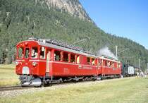 RhB Dampf-Extrazug mit Triebwagenvorspann f�r GRUB�NDEN TOURS 3413 von Pontresina nach Ospizio Bernina am 26.08.2000 zwischen Surova und Morteratsch bei km 8,900 mit Triebwagen und Dampflok ABe 4/4I 34 - ABe 4/4I 30 - G 3/4 1 - Xk 9398 - B� 2060 C� 2012. Hinweis: Triebwagen noch in roter Lackierung!
