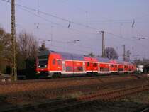 Stw 767 der Dresdner S-Bahn f�hrt am 23.04.2010 als S1 nach Mei�en Trieb. von Coswig weg.