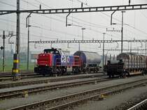 Arth-Goldau ist ein wichtiger Knotenpunkt, aber der G�terverlad/-entlad ist eher bescheiden. Am 09.04.10 holt die Am 843 069-6 nur diesen einen G�terwagen nach Rotkreuz.