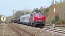OHE 200085 kommt mit einen Panzerzug aus der Kaserne (24.04.10)