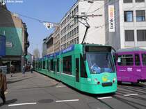 BVB Nr. 320 (Siemens Be 6/8 ''Combino'') am 21.4.2010 beim Aeschenplatz. Leider winkte der Tramfahrer nicht mir, sondern einem nicht sichtbaren Tram hinter mir...