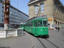 BVB Nr. 461+1481 (Be 4/4 ''Gummikueh'') am 21.4.2010 nach der Wendefahrt an der Schiffl�nde, wo die Trams der Linie 16 rund um den Coop im Hintergrund wenden.
