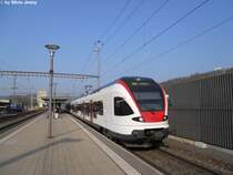 RABe 523 034-7 (ex. RABe 522 003-3) am 21.4.2010 als S3 nach Olten in Gelterkinden. Dieser Flirt wurde als F-tauglicher RABe 522 geliefert, weil aber die franz�sischen Bahnbeh�rden die Zulassung verweigerten wurde er nun zum RABe 523 ''helvetisiert''.