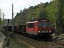 155 116-7 mit einem Sch�ttgutzug aus Richtung Cottbus am 24.04. Richtung Berlin durch Bestensee.
