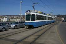 Be 4/6 2089 und Be 2/4 2419 fahren am 7.4.10 vom Bellevue Richtung B�rkliplatz.