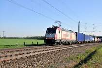 185 593 Crossrail mit einem KLV-Zug Richtung Mannheim-Friedrichsfel in Gro�sachsen-Heddesheim am 24.4.10
