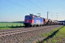 421 395 der SBB mit Sch�ttguzug in Gro�sachsen-Heddesheim in Richtung Mannheim-Friedrichsfeld am 24.4.10