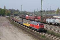 Das zweite Highlight an diesem sonnigen 24.04.2010. 218 139-4 mit einem kurzen Gz bestehend aus 8 Flachwagen,auf dem G�terumgehungsgleis im Seelzer Rbf.