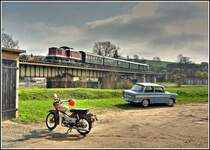 112 331-4 mit Personenzug von Deutschenbora kommend auf der Muldebr�cke in Nossen.
So k�nnte es vor gut 20 Jahren auch ausgesehen haben. 
