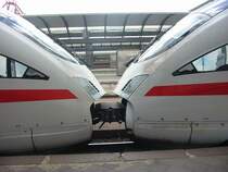 2xICE-T in Frankfurt a. M. links 411-011 und daneben 415-002
26.7.2005