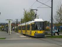 Berlin: Stra�enbahnlinie 16 nach S+U Bahnhof Frankfurter Allee an der Haltestelle Ahrensfelde.(20.4.2010)