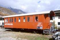 RhB Xk 9060 am 20.10.1998 in Samedan - MANNSCHAFTSWAGEN Bahnmeisterei 6 - K�che und Essraum - Baujahr 1908 - RAST - Gewicht 9,00t - Zuladung 2,00t - L�P 11,06m - zul�ssige Geschwindigkeit 60 km/h - R� 22.2.1985 - R� 1.10.1998 - Mutation: ex C 262 - 1911 C 2062 - 1956 B 2062 - 1964 B� 2062 - 1966 X 9060 - 1985 Xk 9060
