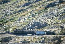 RhB Dampf-Extrazug f�r GRUB�NDEN TOURS 3419 von Ospizio Bernina nach km 25,000 am 26.08.2000 am Lago Bianco mit Dampflok G 3/4 1 - Xk 9398 - B� 2060 C� 2012. Hinweis: dies ist der 3. Dampfzugeinsatz auf der Berninalinie seit Bahnbau! Teleaufnahme freihand, Entfernung 300m!  
