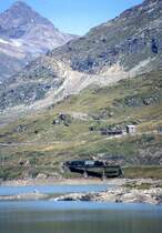 RhB Dampf-Extrazug f�r GRUB�NDEN TOURS 3419 von Ospizio Bernina nach km 25,000 am 26.08.2000 auf Br�cke Am See mit Dampflok G 3/4 1 - Xk 9398 - B� 2060 C� 2012. Hinweis: dies ist der 3. Dampfzugeinsatz auf der Berninalinie seit Bahnbau! Br�cke Am See erbaut 1949 - Br�ckenmitte bei km 22,910 - L�nge 46,10m - 300er-Teleaufnahme freihand, Entfernung 1600m!  
