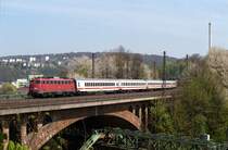 113 309-9 zieht zwischen Wuppertal - Zoologischer Garten und Wuppertal - Sonnborn IC 2862 nach Bonn w�hrend 113 267-9 hinten kalt mitl�uft. 23.04.2010 - ca 12:45Uhr