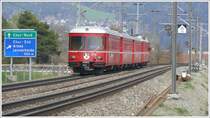 S1 1518 n�hert sich Chur, wie unschwer anhand der Wegweiser an der N13 zu erkennen ist. (21.04.2010)