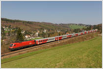 Lt. Philip K. k�nnte es sich hier um den Entlastungszug D 10022 mit 1116 002 als Zuglok handeln. Eichgraben am 17.04.2010.
