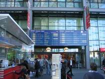 Abfahrtsanzeige im HBF Berlin.
Fotografiert am: 23.04.10