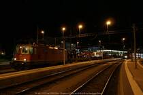 Nun steht er fahrbereit und wartend auf den kommenden, neuen diensthabenden Lokf�hrer, den ich hatte Feierabend:
Der 78308 nach Wetzikon mit Re 4/4  11253 an der Spitze
Chur 26.04.10