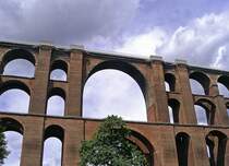 Impressionen von der G�ltzschtalbr�cke. Die beiden signifikanten riesigen Mittelb�gen. Diese Bilder werden so erstmal nicht mehr m�glich sein, da die weltgr��te Ziegelbr�cke einger�stet ist. Sommer 2008.