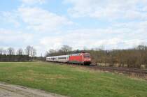 101 128 am 10.04.10 mit den Resten des IC `Rotaler Land&acute; kurz vor M�nchen-Feldmoching