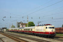 103 235 mit D 16144 (Wien FJBf - Strasshof) in Deutsch Wagram. 25.04.2010