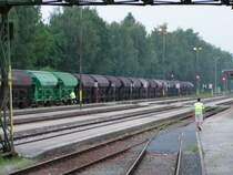 LTE- Kohlenzug  mit 26 Wagen der Gattung Td** sowie den beidne TFZF (Bhf. Ried 2005-07-29)