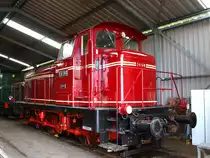 Die V60 Esslingen EH244 der S�dlimburgischen Dampfeisenbahngesellschaft (ZLSM) in der Wagenhalle im Bw Simpelveld. Die Lok wurde 1961 gebaut und war unter anderem bei den H�ttenwerken in Oberhausen, der Thyssen AG und der Firma Eisenbahn und H�fen GmbH im Einsatz bevor sie 1994 zur ZLSM kam.