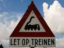 Dampfwolken hinter dem Schild der S�dlimburgischen Dampfeisenbahngesellschaft (ZLSM) im Bw Simpelveld. 