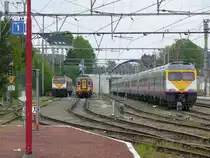 Blick vom Bahnsteig 1 auf die Abstellgruppe im Bahnhof Welkenraedt. Links Triebzug 430 (AM 80 Break), in der Mitte 157 (AM 62) und rechts 401 (AM 80 Break). Aufgenommen am 01/05/2010.