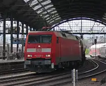 152 139-2 mit einem G�terzug Richtung K�ln bei der Durchfahrt im Aachener Hbf, 25.4.10