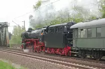 41 096 am 02.05.2010 mit Sonderzug nach Bebra kurz vor �berquerung des Mittellandkanals bei Peine