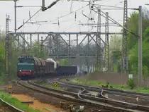 LEG 254 052-4 mit einem Fotog�terzug von Halle (S) nach Camburg, bei der Einfahrt in Naumburg (S) Hbf; 02.05.2010