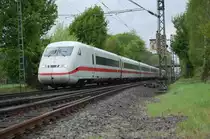 ICE Hamm Westfalen 402 014-5 bei der Bahnhofseinfahrt Kleinenbroich. Steuerwagen voraus f�hrt dieser in M�nchengladbach HBF kurz nach 12 Uhr gestarte Zug nach Berlin. Foto 2.5.2010