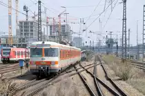 ...um dann laut pfeifend wieder zu verschinden (Donnersbergerbr�cke/18.04.10)