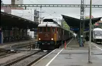Eine nette �berraschung hatte ich am 02.05.10, als ich in Konstanz on Tour war. Ae 6/8 BLS mit einem Sonderzug von Konstanz nach Altnau CH.
Leider hatte ich schlechtes Wetter. Rechts im Hintergrund steht der IC 2270 nach Greifswald.